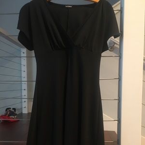 Black v neck dress